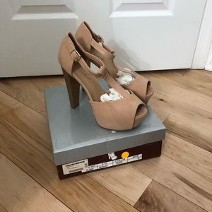 Nude peep toe high heal sandals